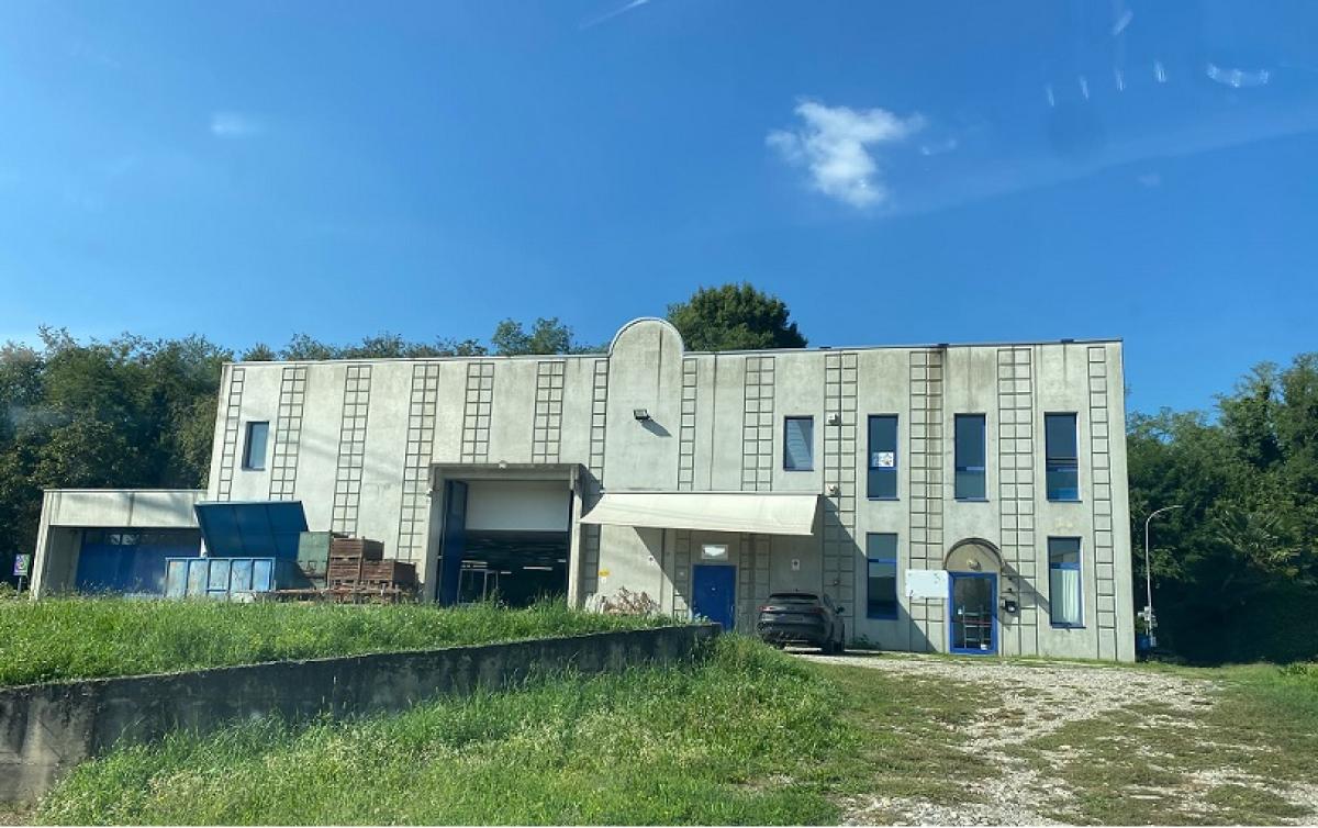 CAPANNONE INDIPENDENTE in vendita a GOLASECCA (VA)